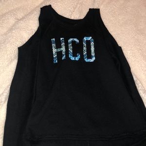 Sweatshirt with cut off shoulder